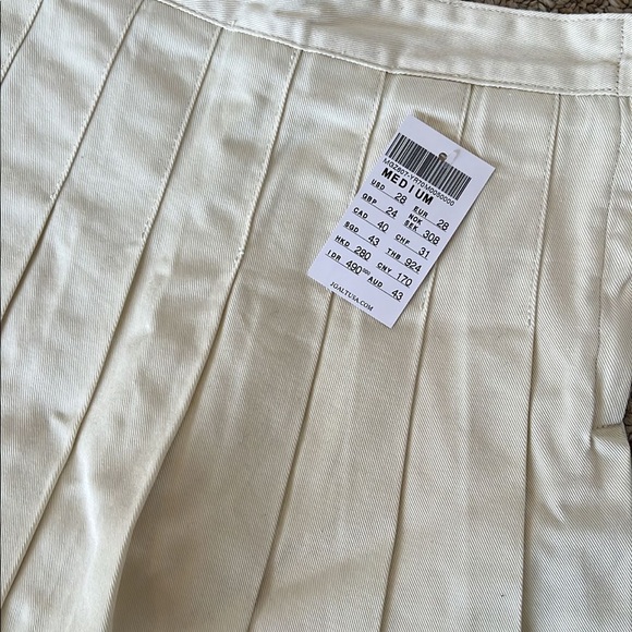 Brandy Melville Skirt - Picture 2 of 2